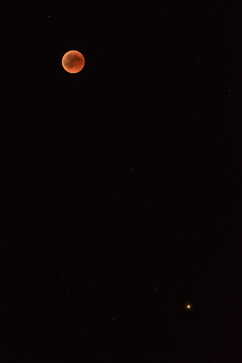 Eclissi di Luna e .... Marte sta a guardare