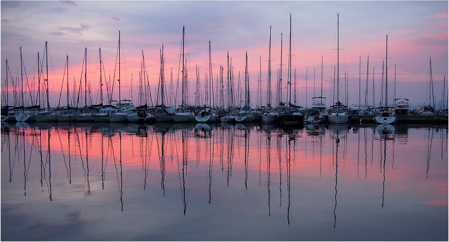 Tramonto tra le barche