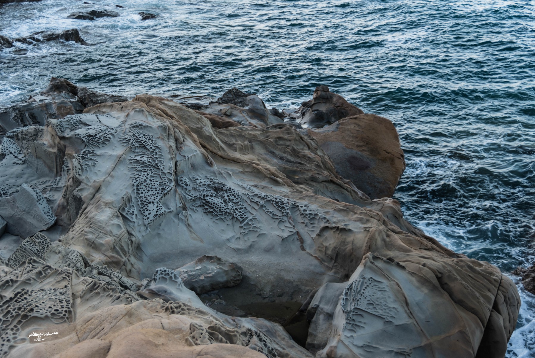 Segni..Sculture..Lasciate nel tempo dall'acqua del mare..