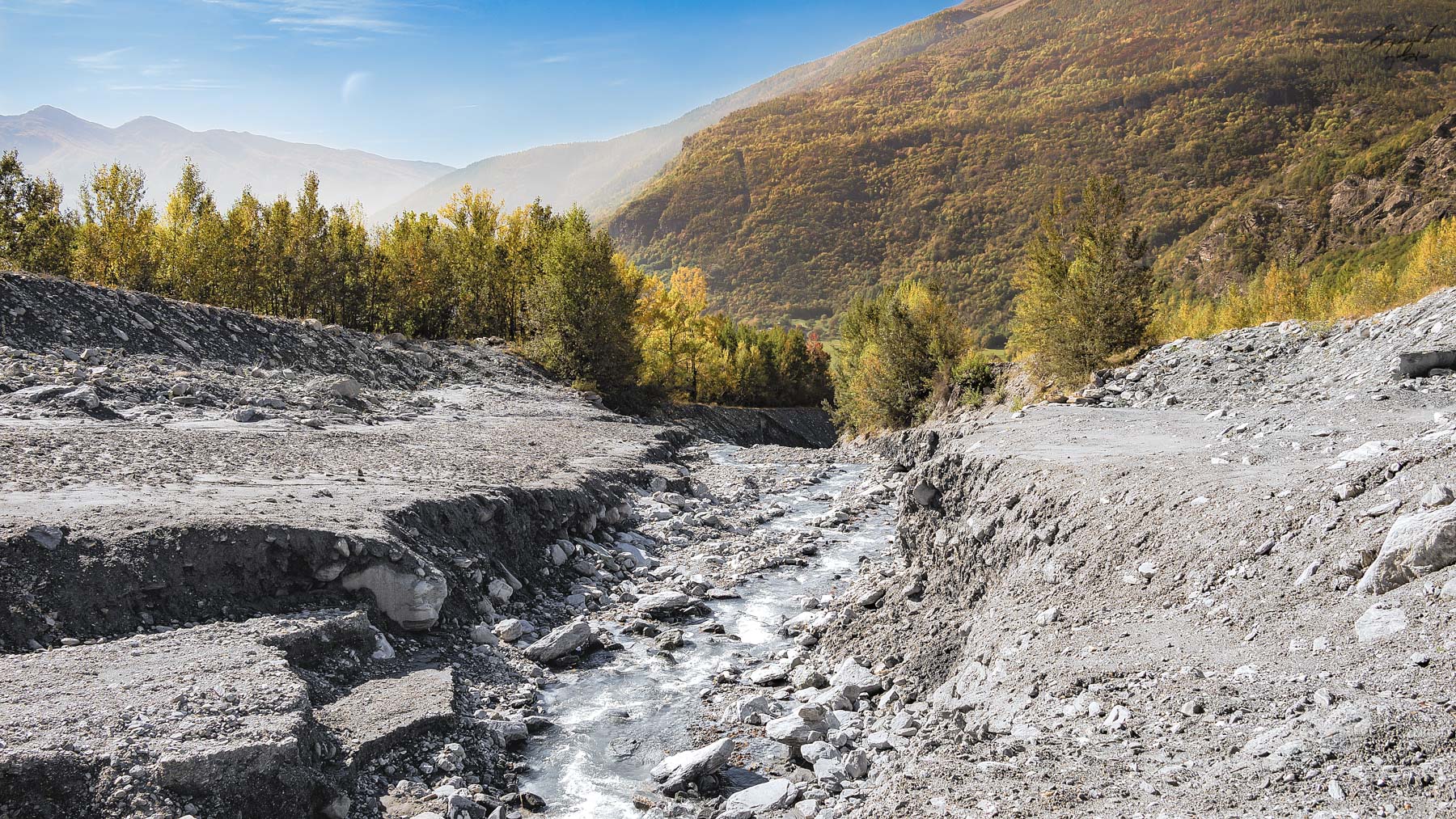 Luna e Terra si abbracciano