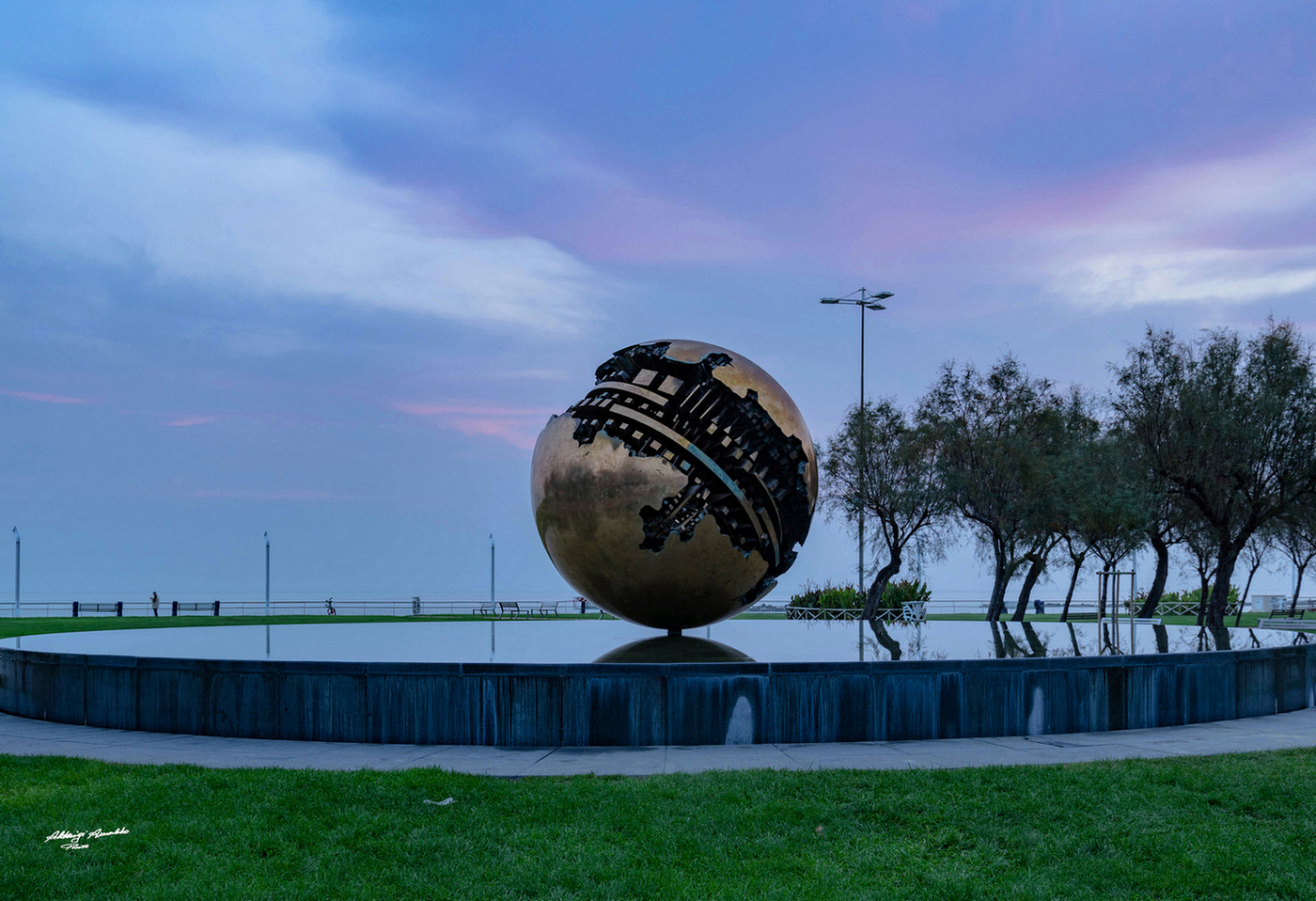 Alba..Sfera Grande di Pomodoro Pesaro.
