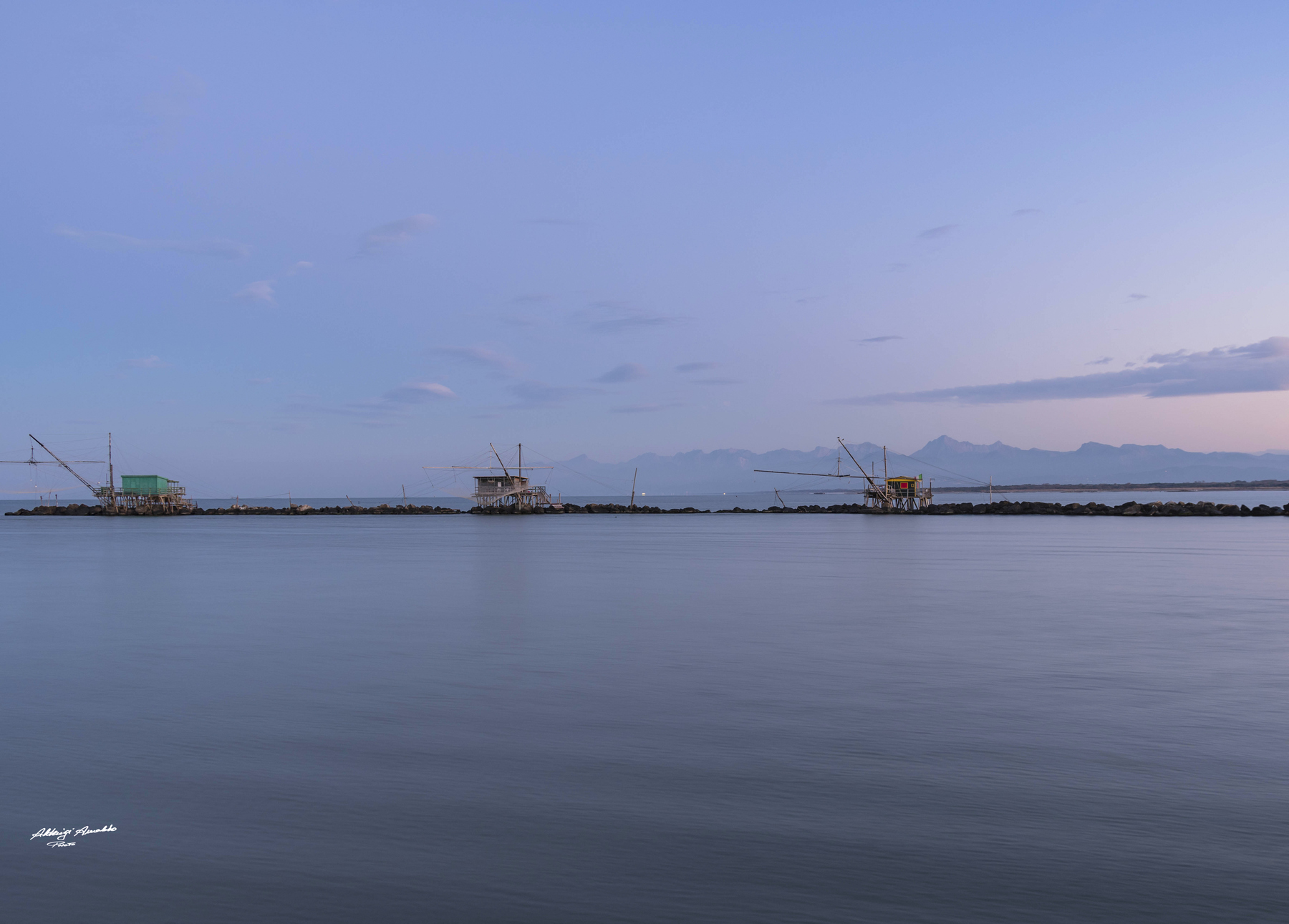 Alba rosea sui trabucchi.Marina di pisa.