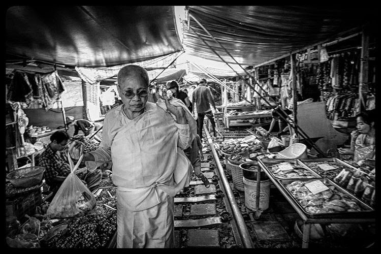 Oggi a fare la spesa ci vado in treno.