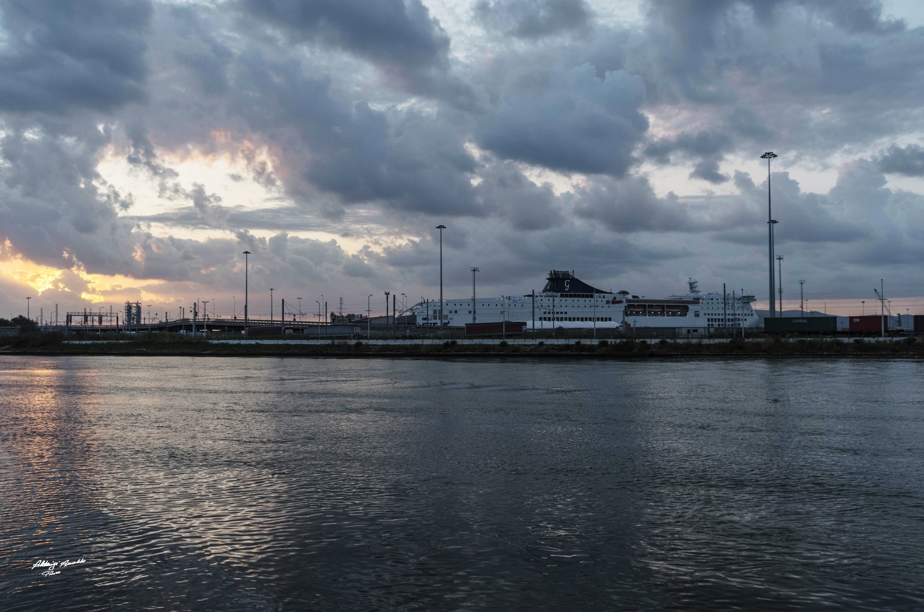 Alba..all'interno del porto..