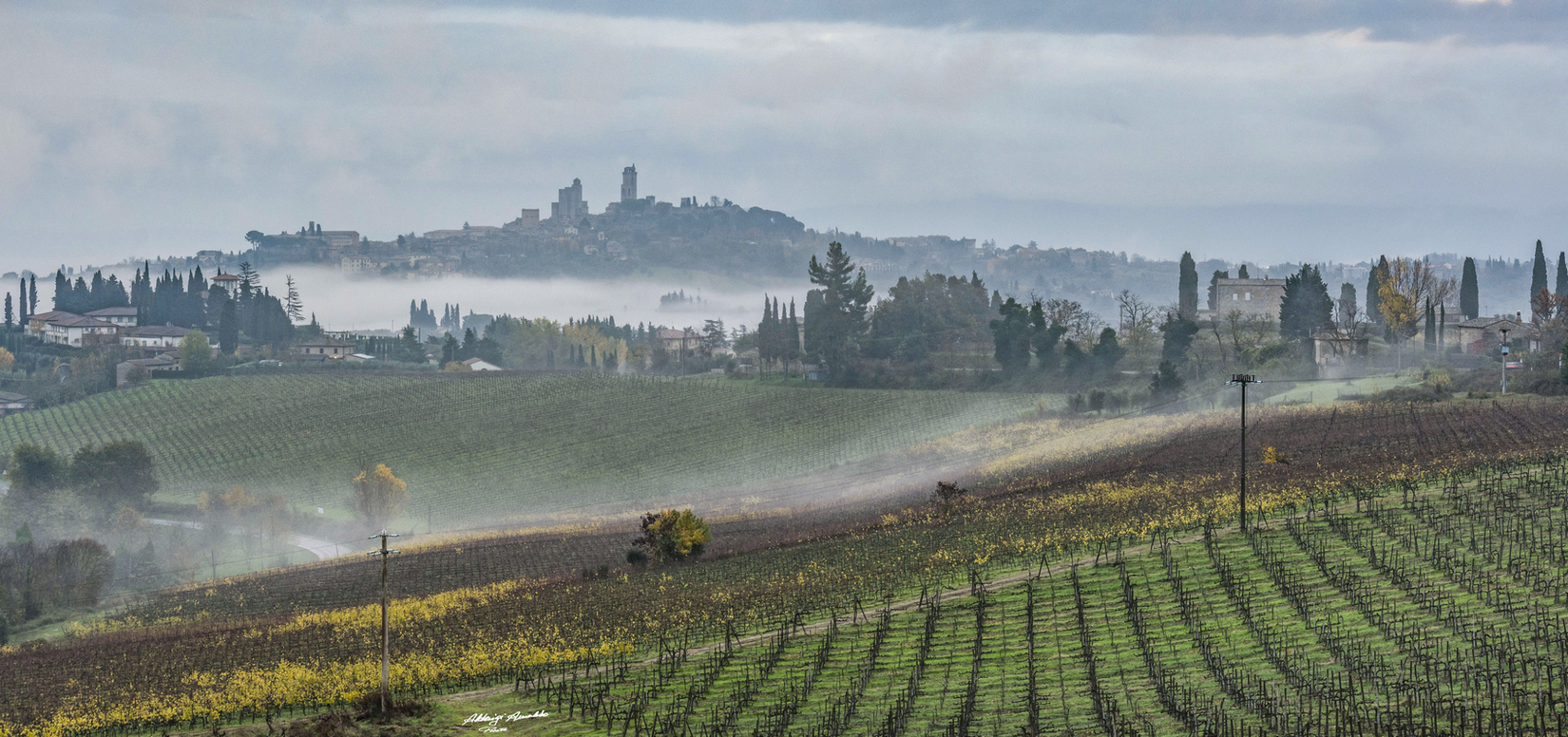 San Gimignano nella nebbia..