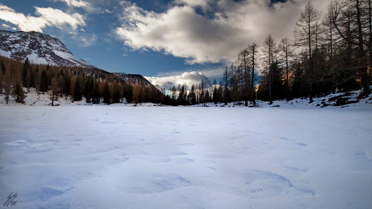 ..neve ghiacciata sul lago..