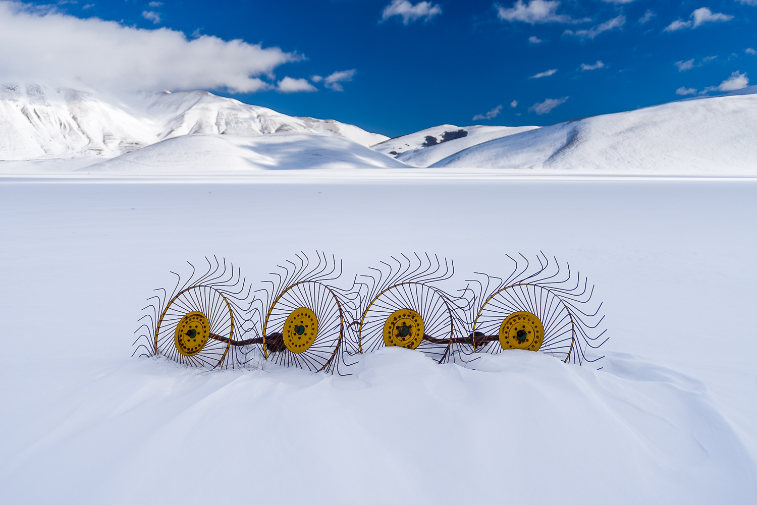 | Wheels in the snow |