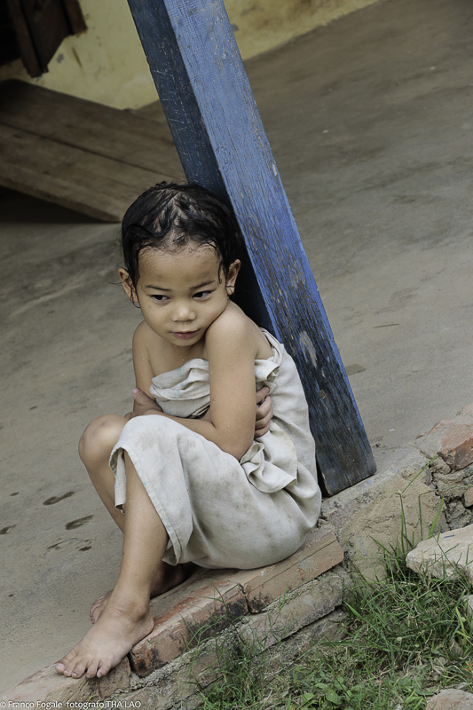 Bambina  "pensierosa"