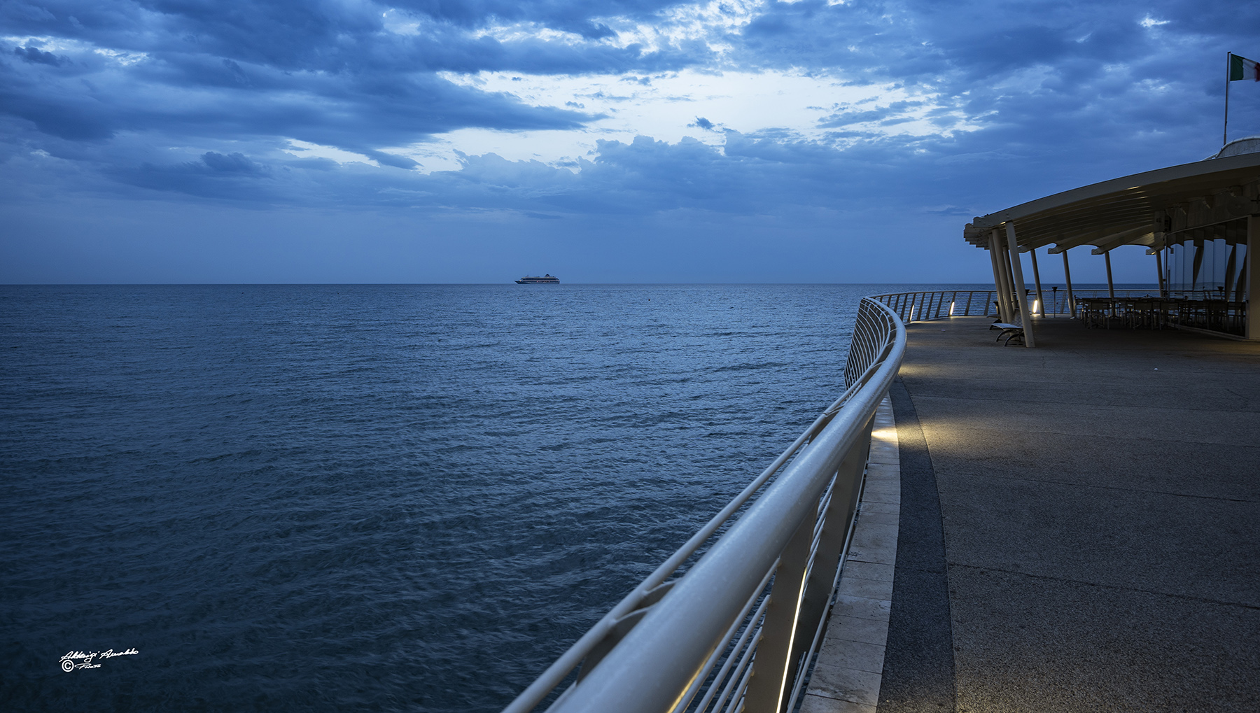 In assoluta tranquillit�..Io ed il Mare..