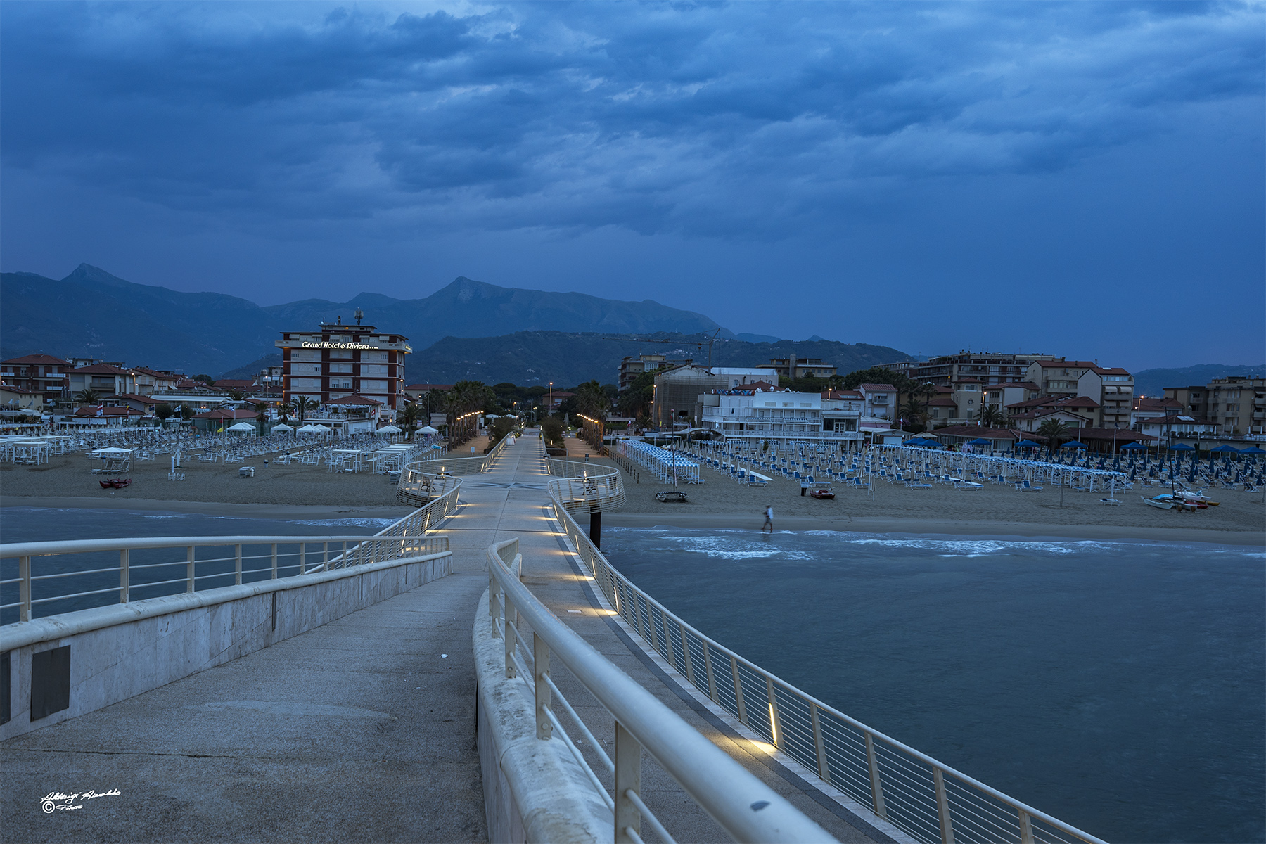 Nell'attesa del sorgere del sole.. Lido di Camaiore 2