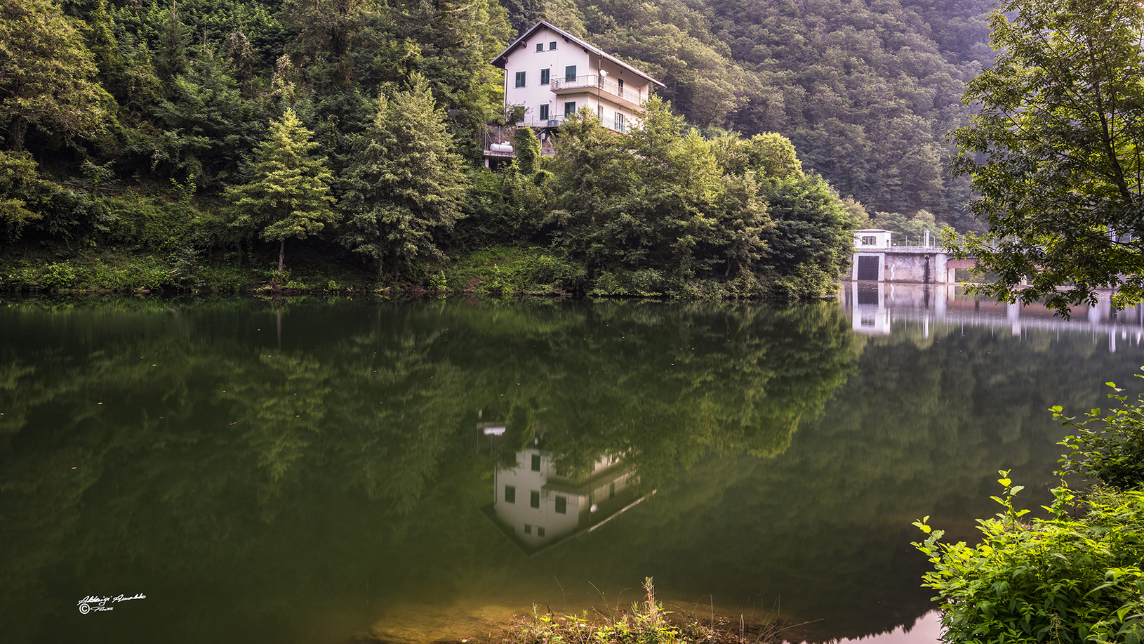 Riflessi all'alba nel lago..2