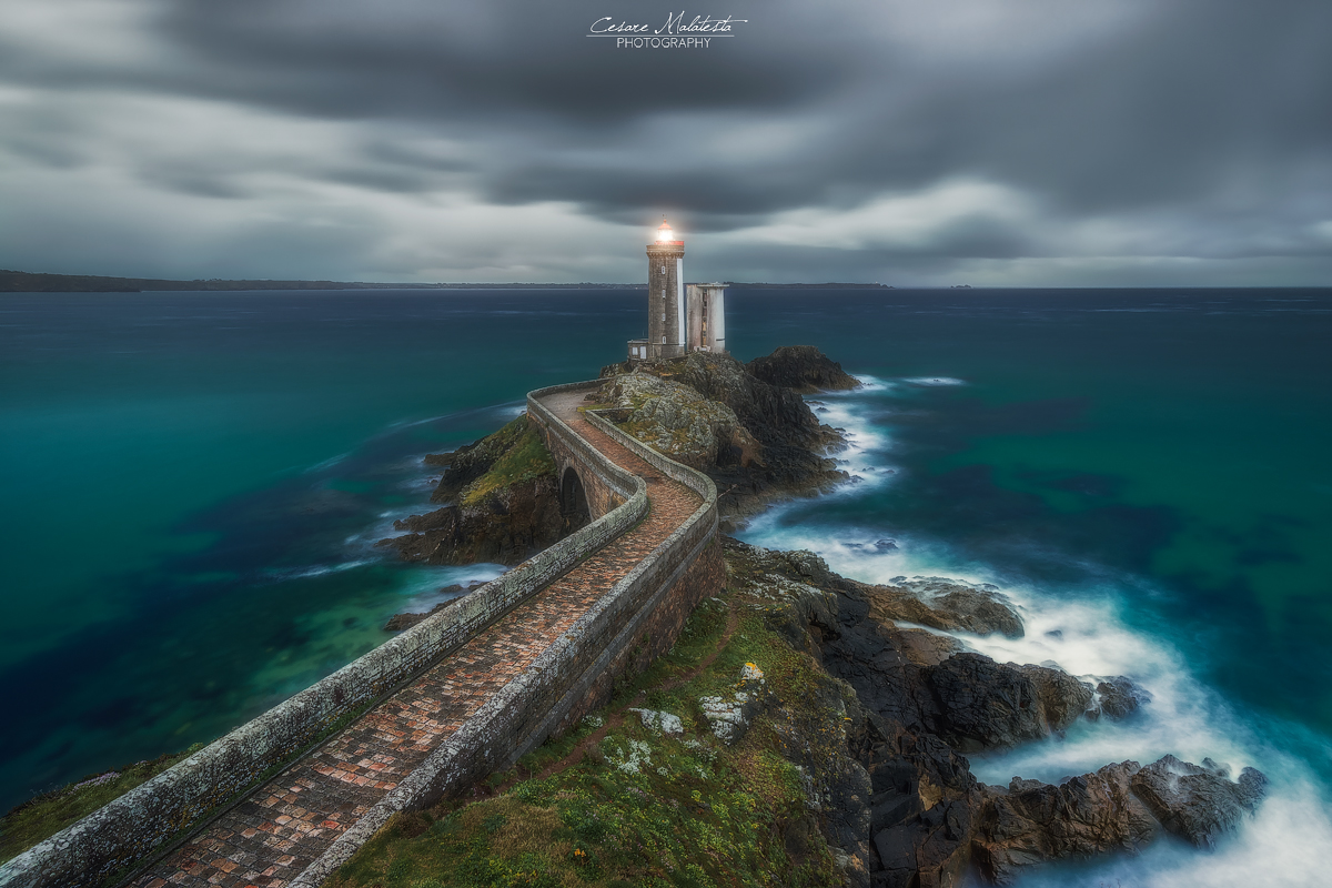 Faro Petit Minou sotto la pioggia