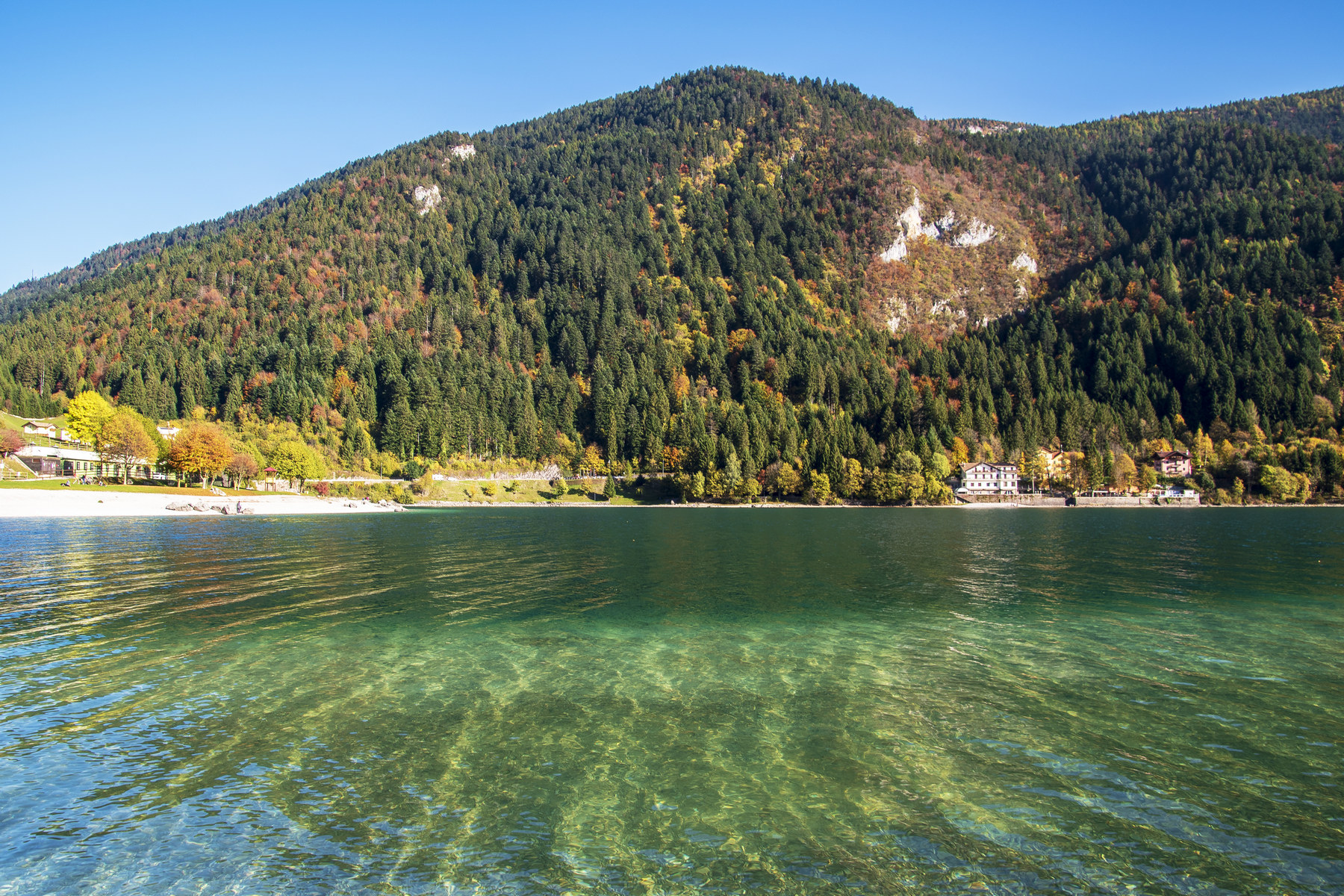 Autunno sul lago di Molveno