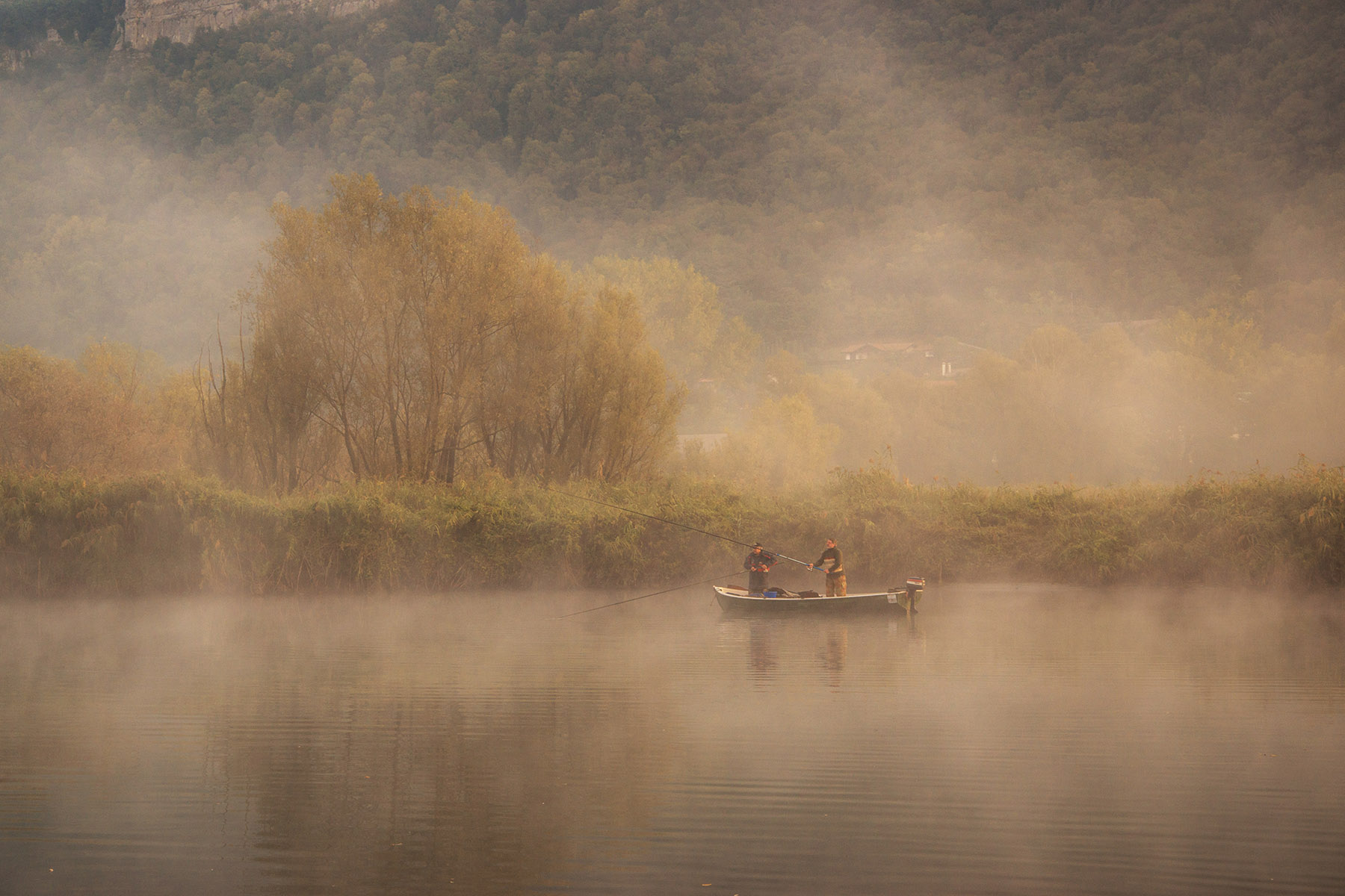 pescatori nella nebbia