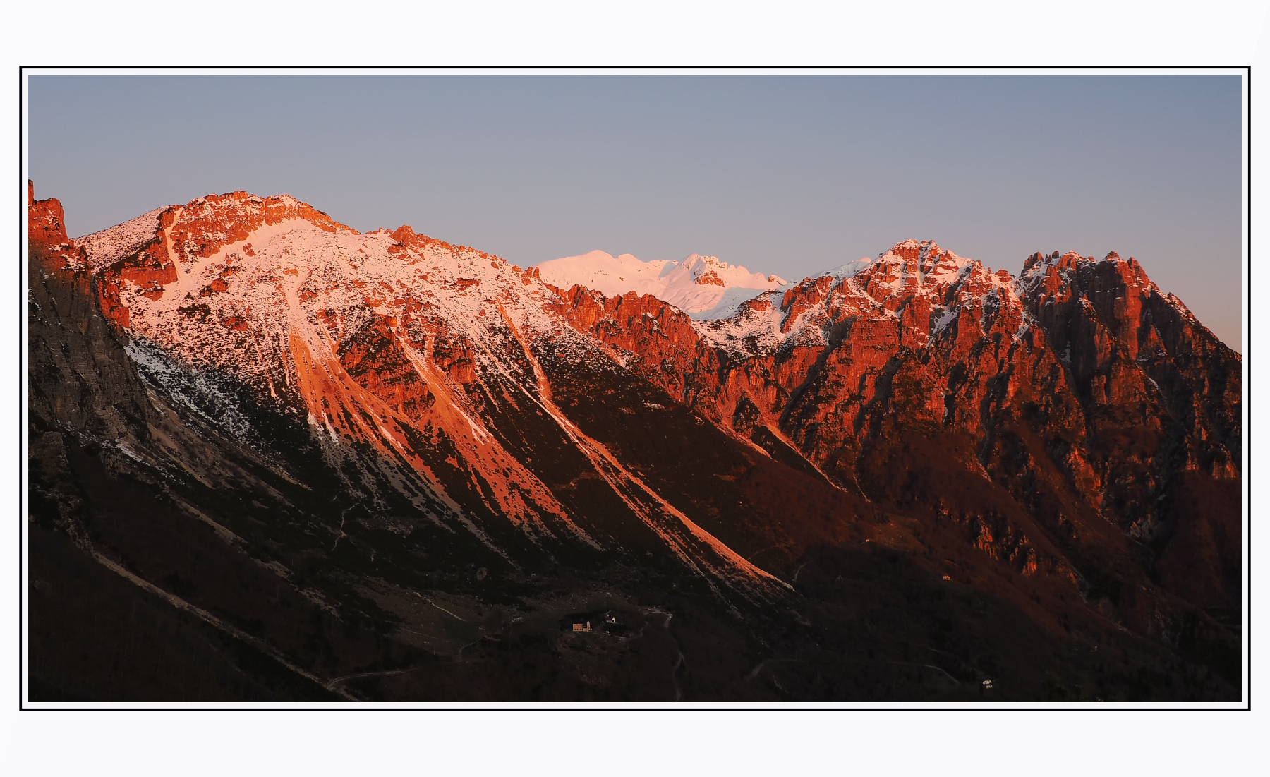 Prime luci del giorno sulle Piccole Dolomiti
