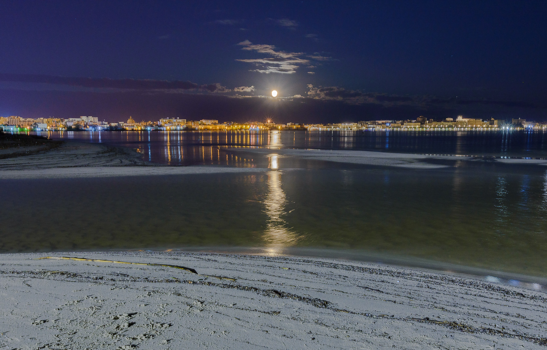 Siracusa spiaggia e mare..in notturna