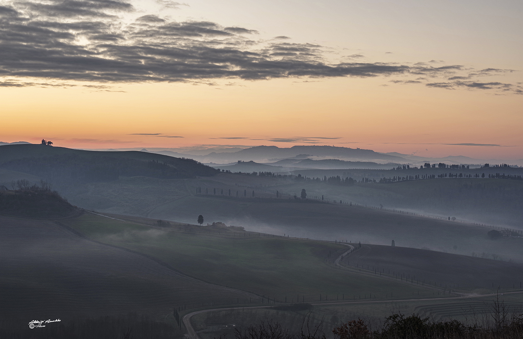 All'alba tra le colline toscane..