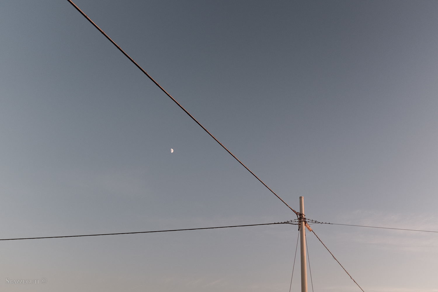 e.. guardo i fili del telefono