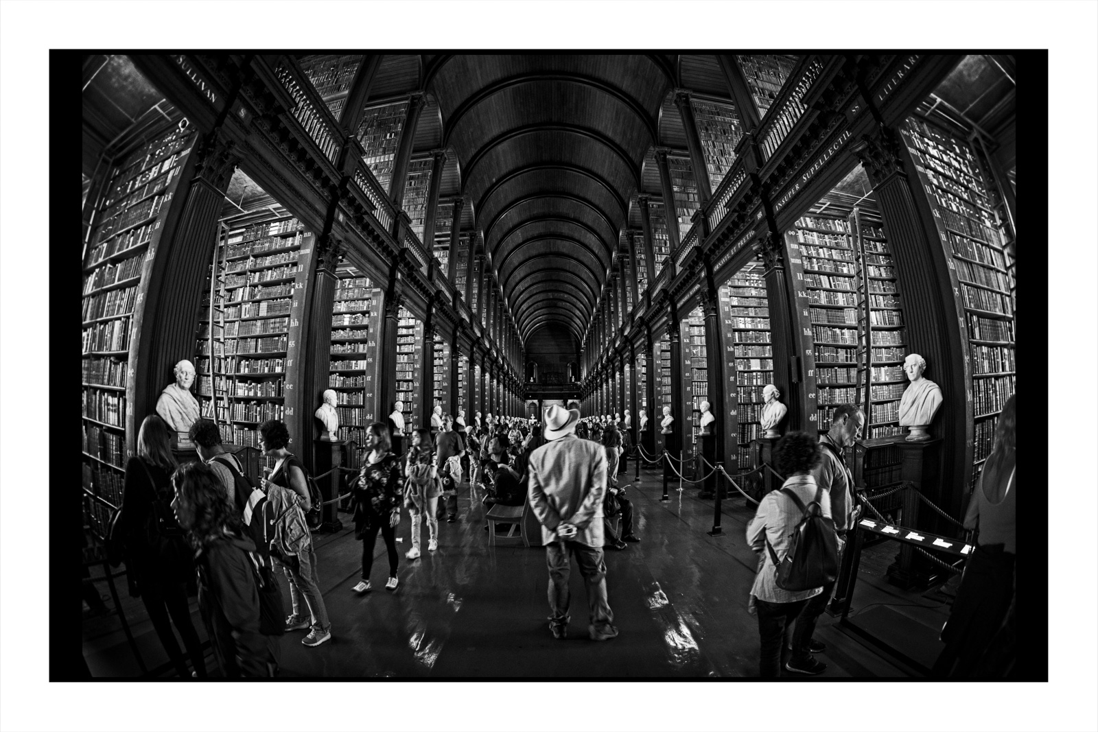 L'uomo con il cappello