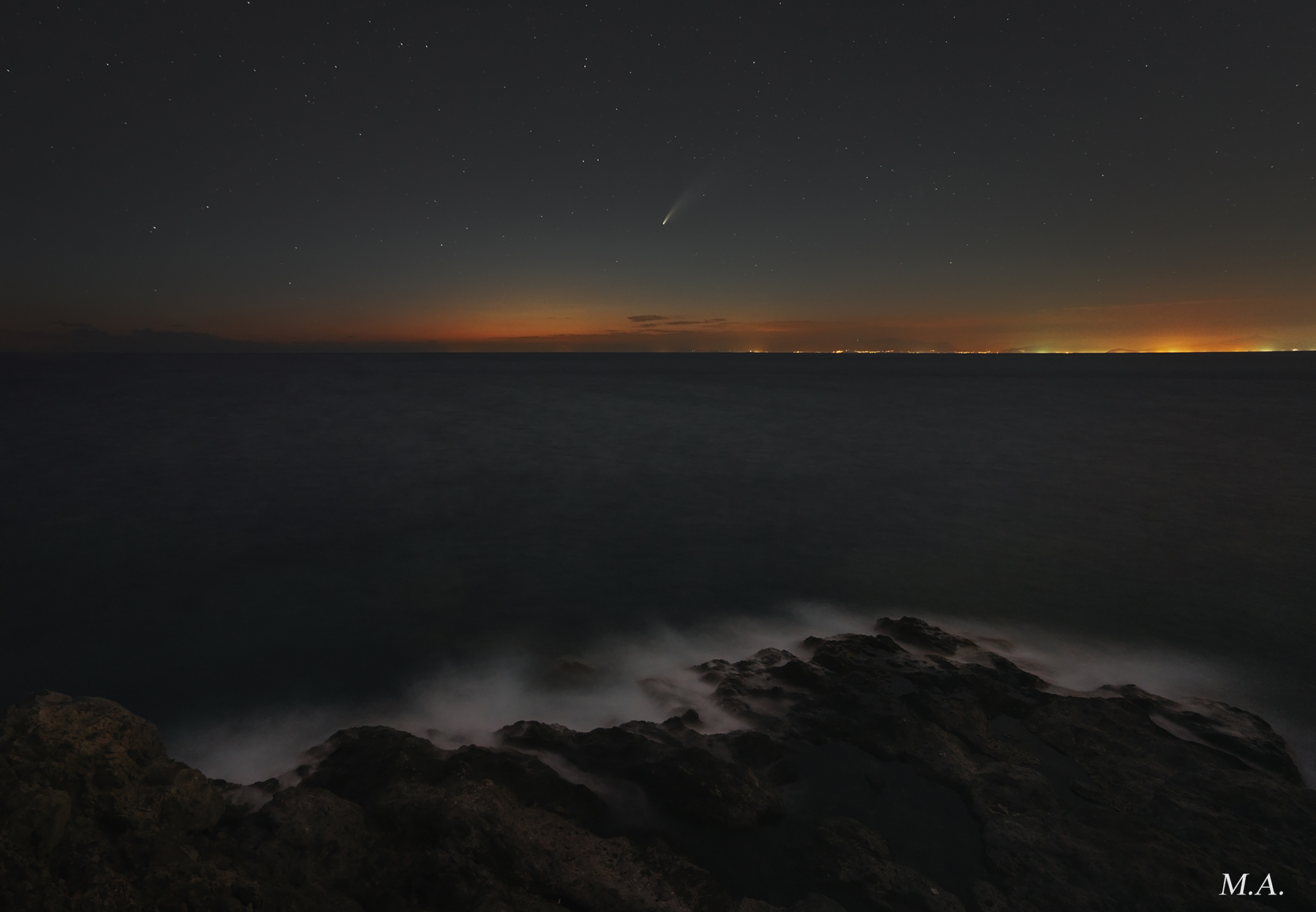 Neowise - La cometa si tuffa in mare