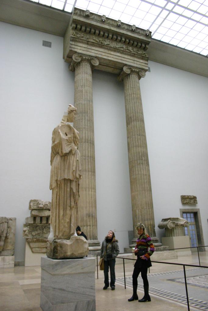 BamBIna in gita al museo.