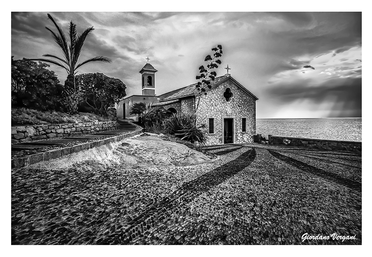 Chiesetta sul mare