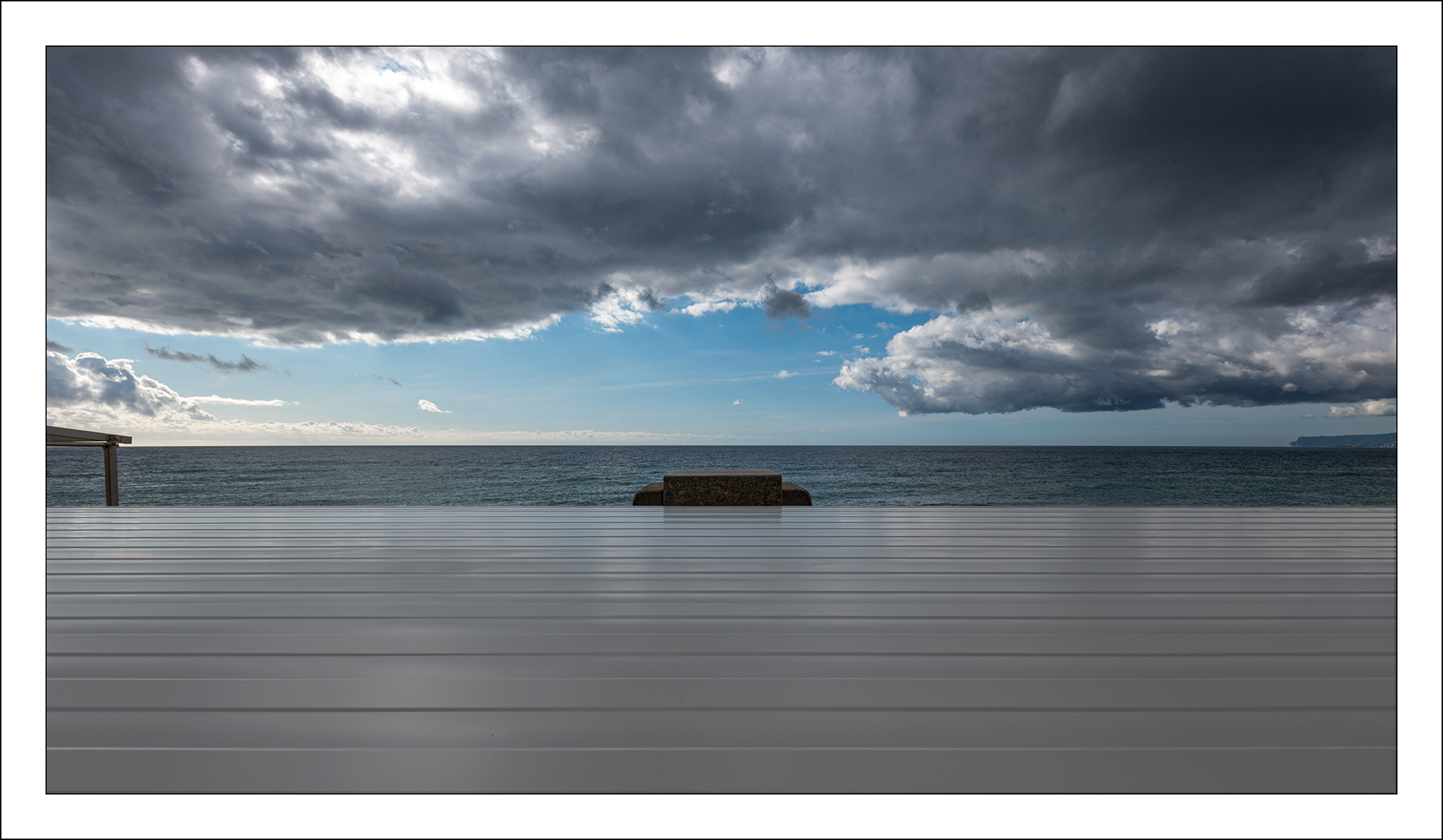 L� in mezzo al mar...