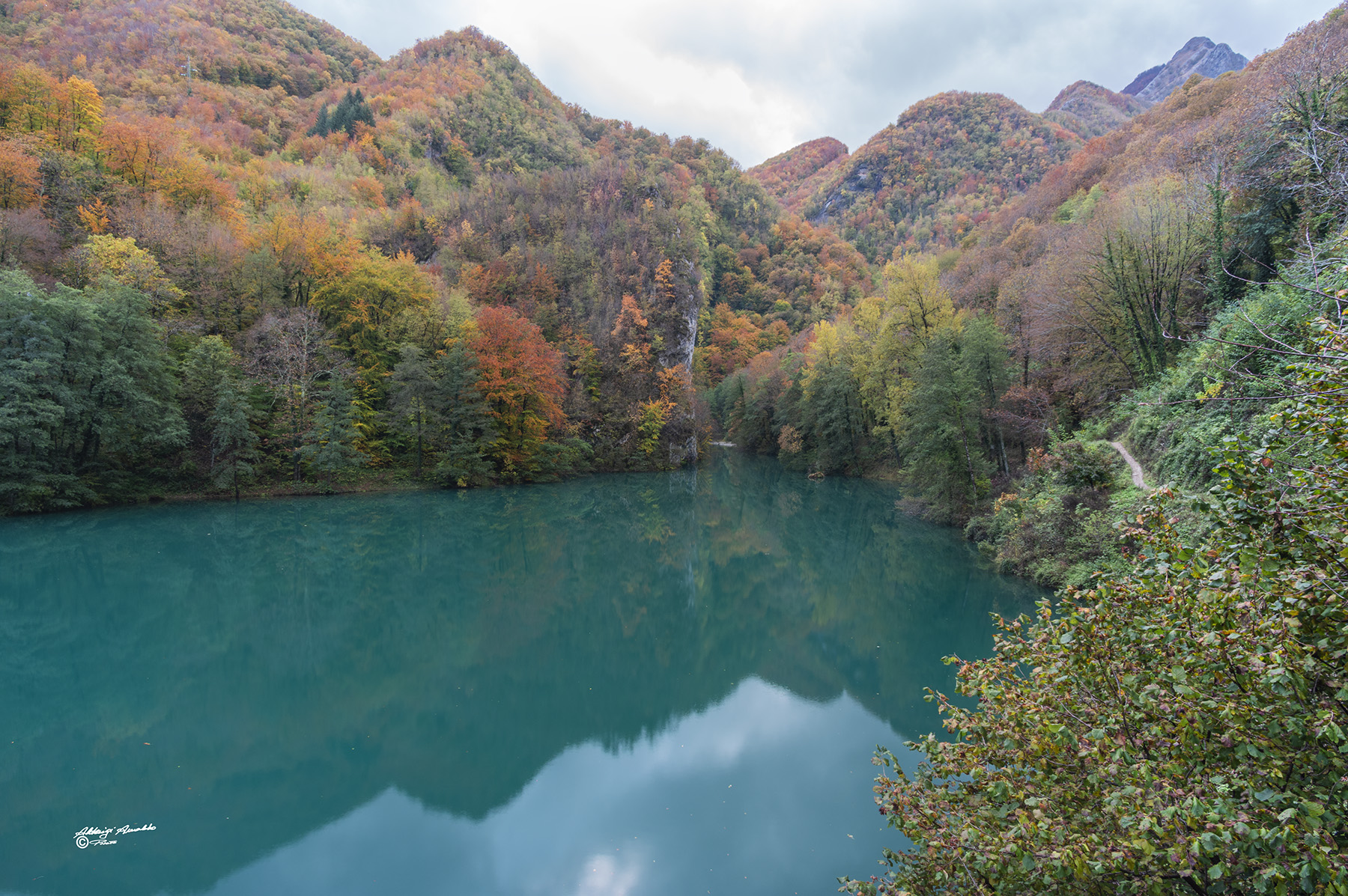 Colors Autunnali.. Lago montagna.