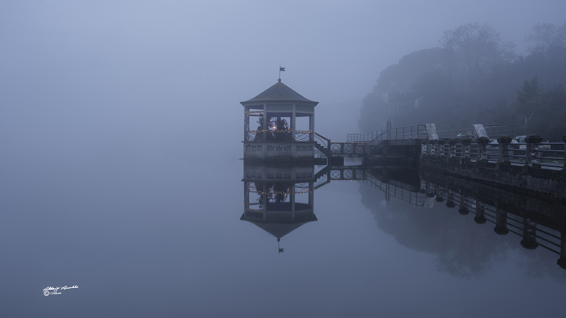 Nebbia al Tramonto su.. Lago Puccini.