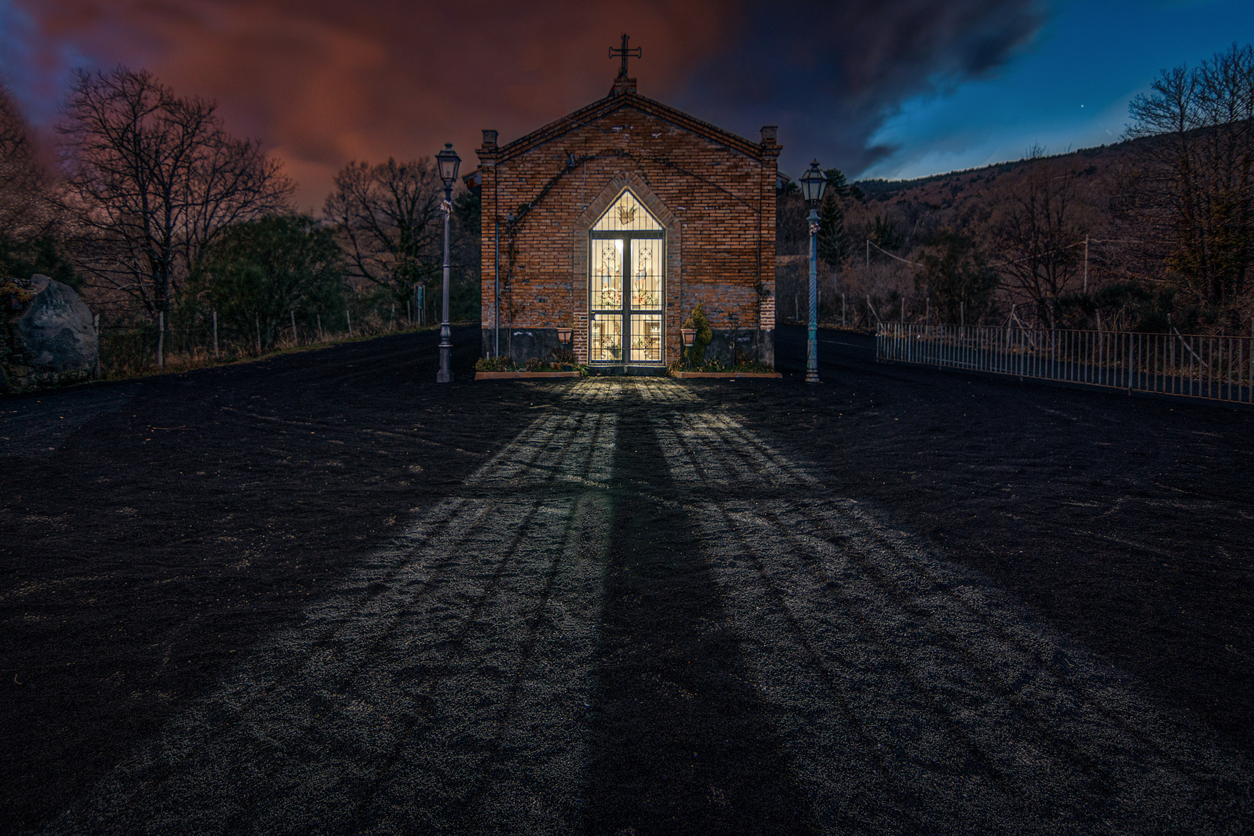 Luci e ombre alle pendici dell'Etna.