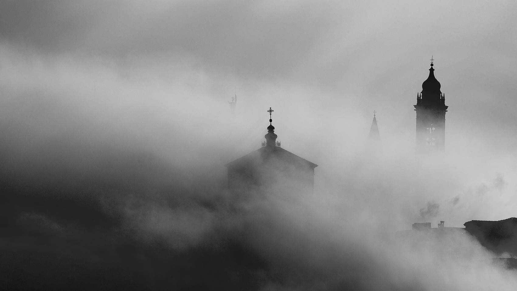 Bergamo Alta quasi sommersa...