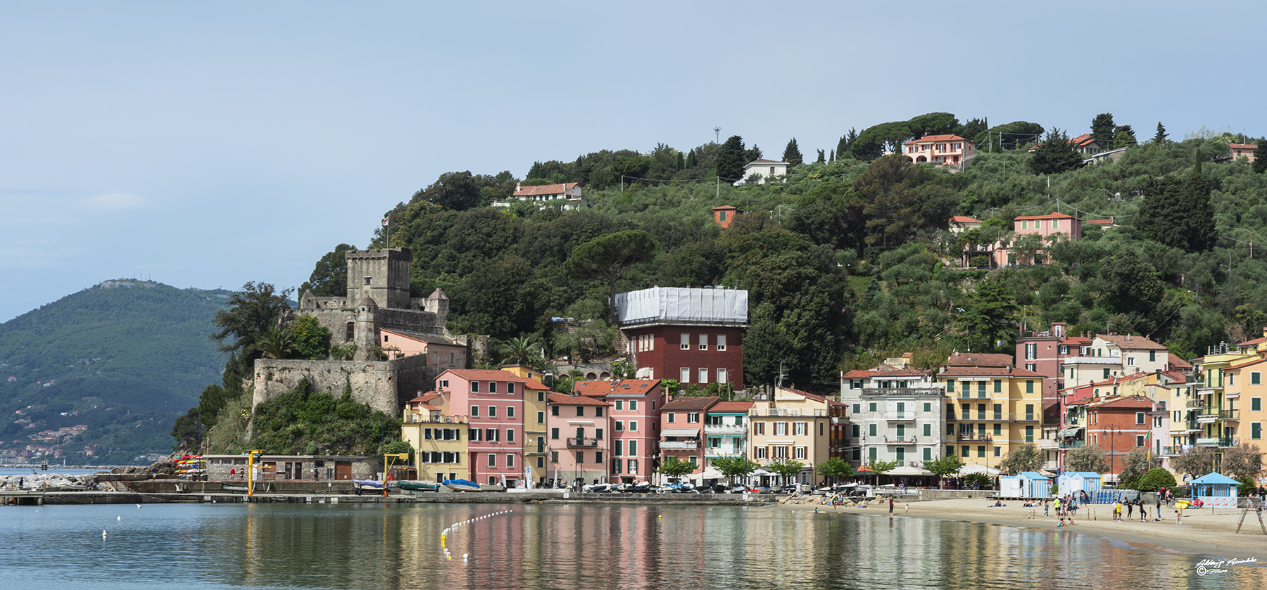 Il borgo colorato di San Terenzo.