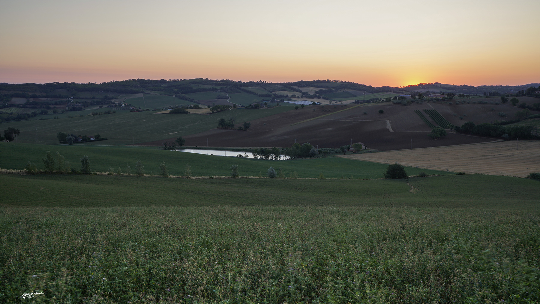 Alba nelle colline Pesaresi..