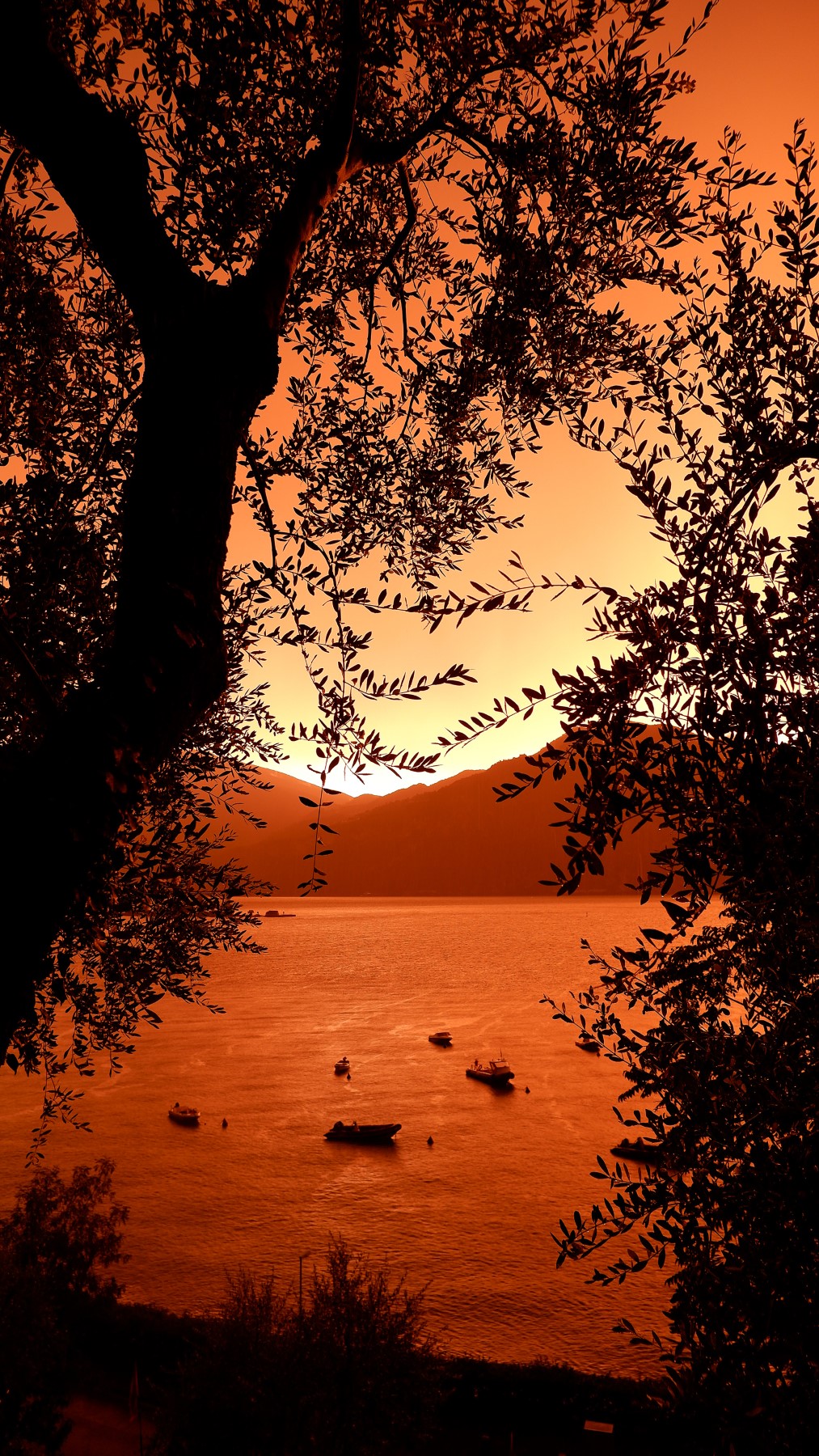 I colori sul lago di Garda dopo la tempesta.