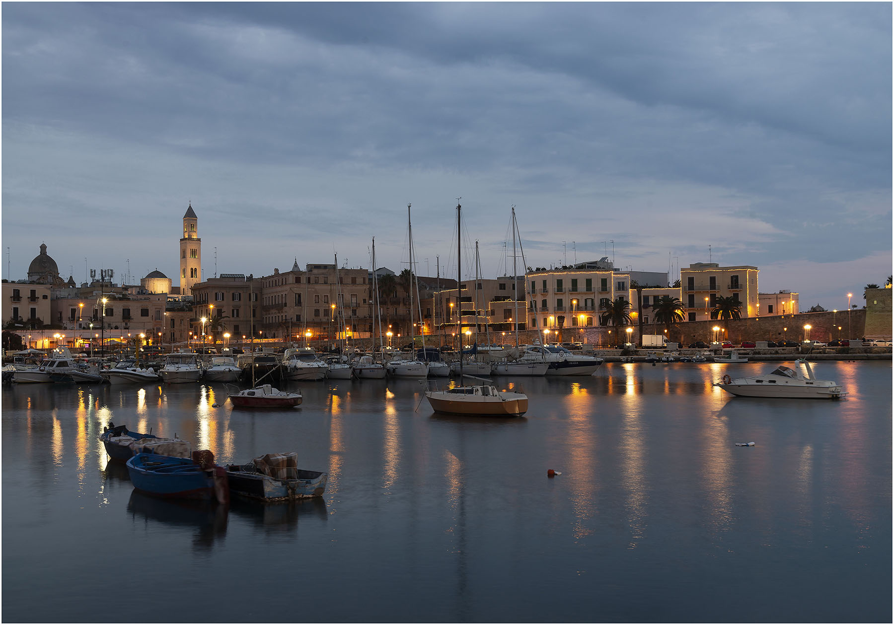 Bari, aspettando l'alba