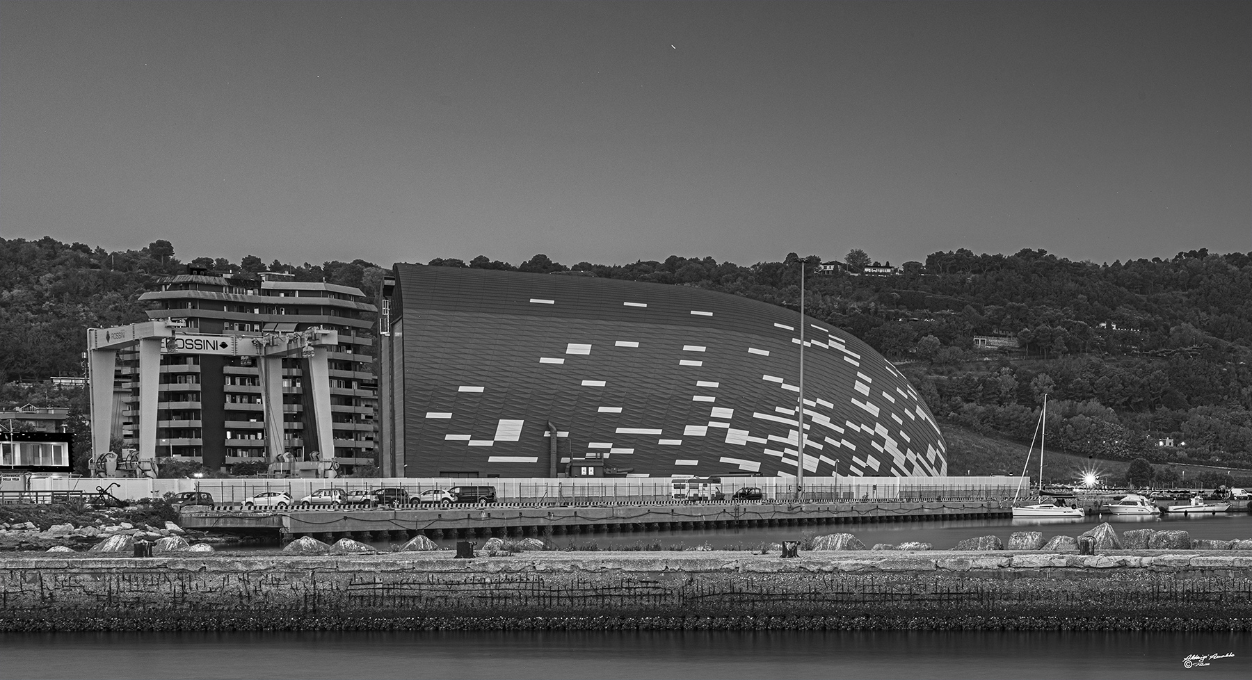 Cantiere  navale Rossini in BW...PU.