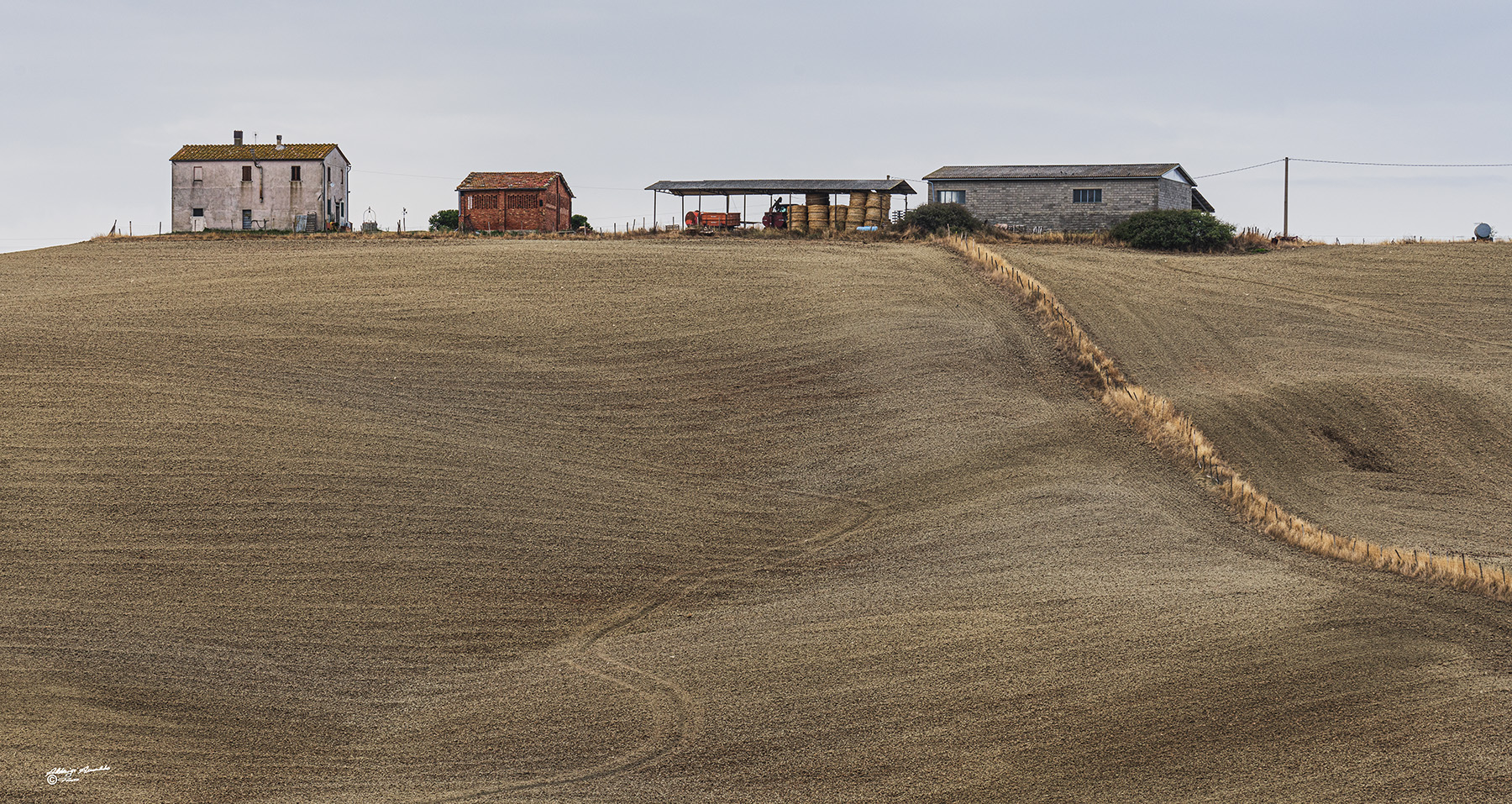 La casa colonica e la sua terra..