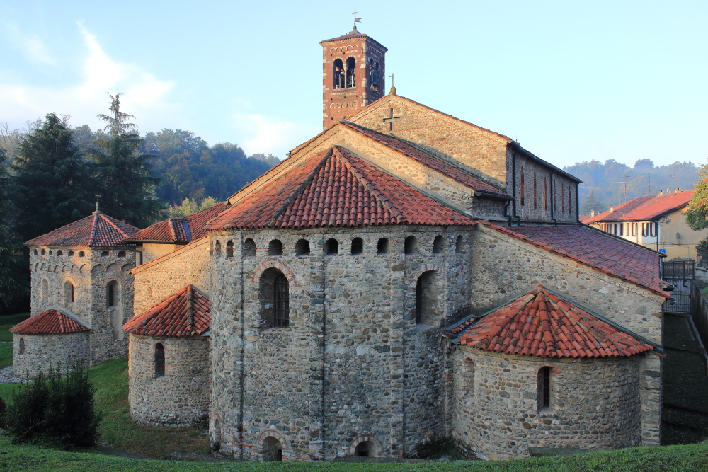 Prime luci sull'abbazia