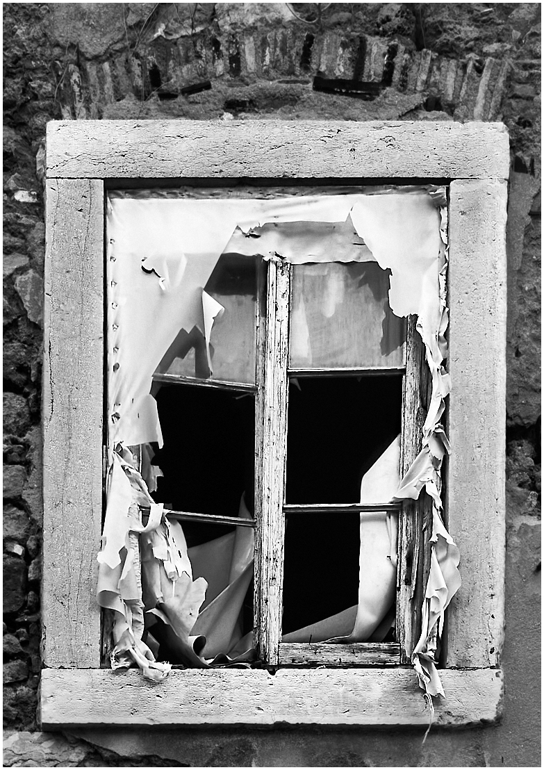 finestra rotta