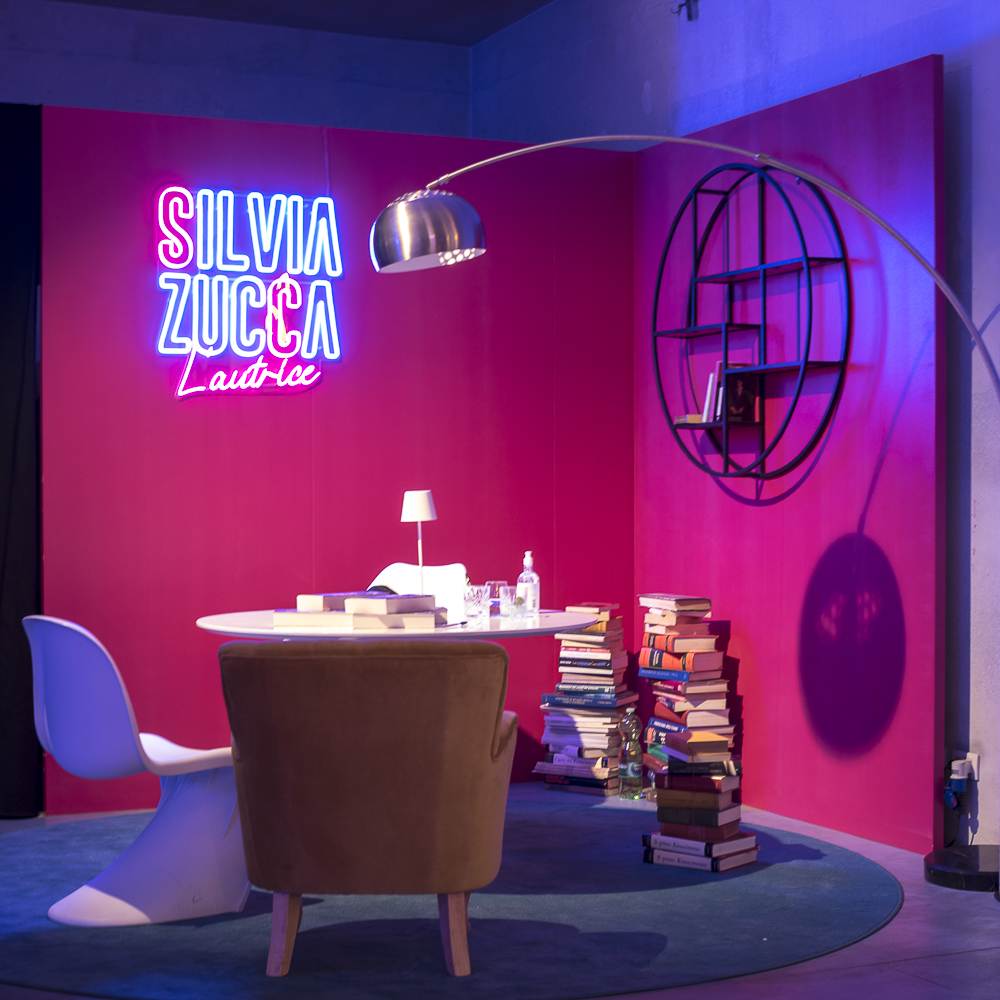 Interno con dedica...