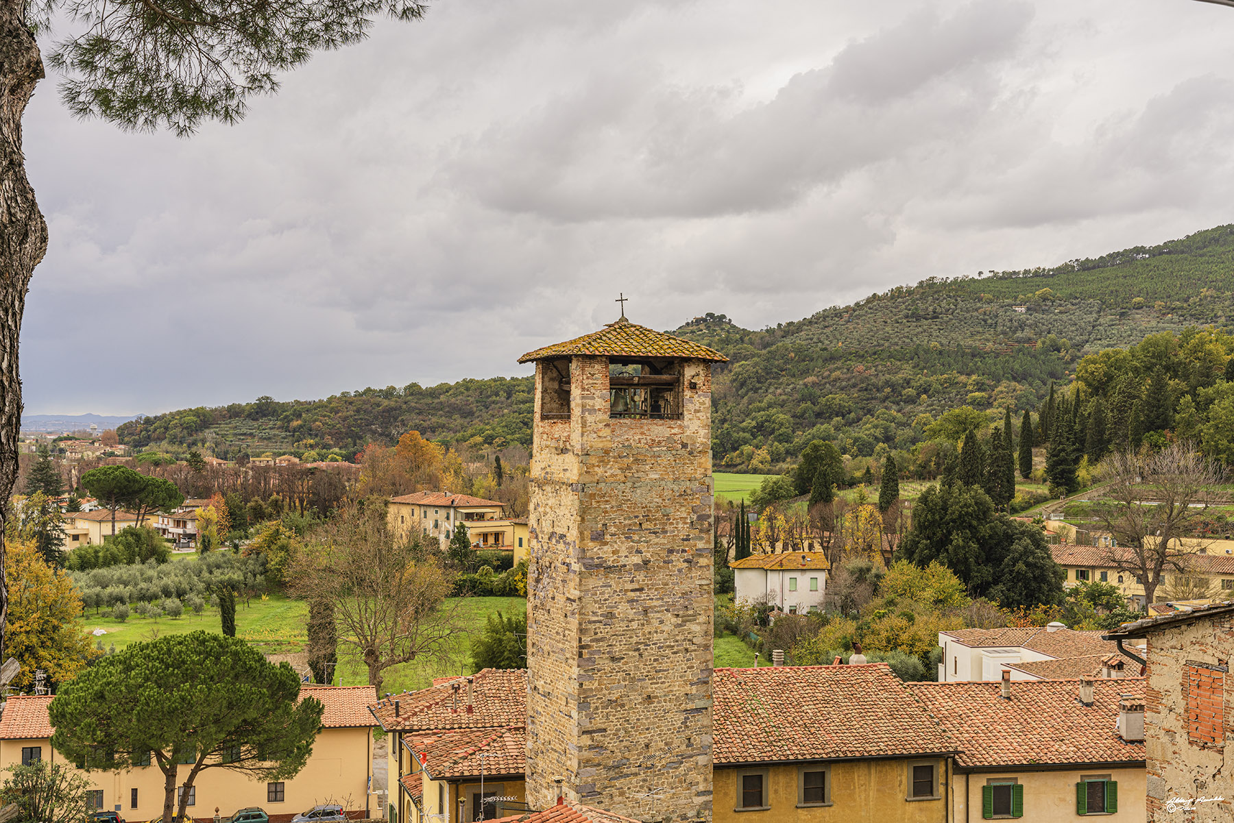 Una giornata uggiosa.. Torre dell'orologio Vicopisano.