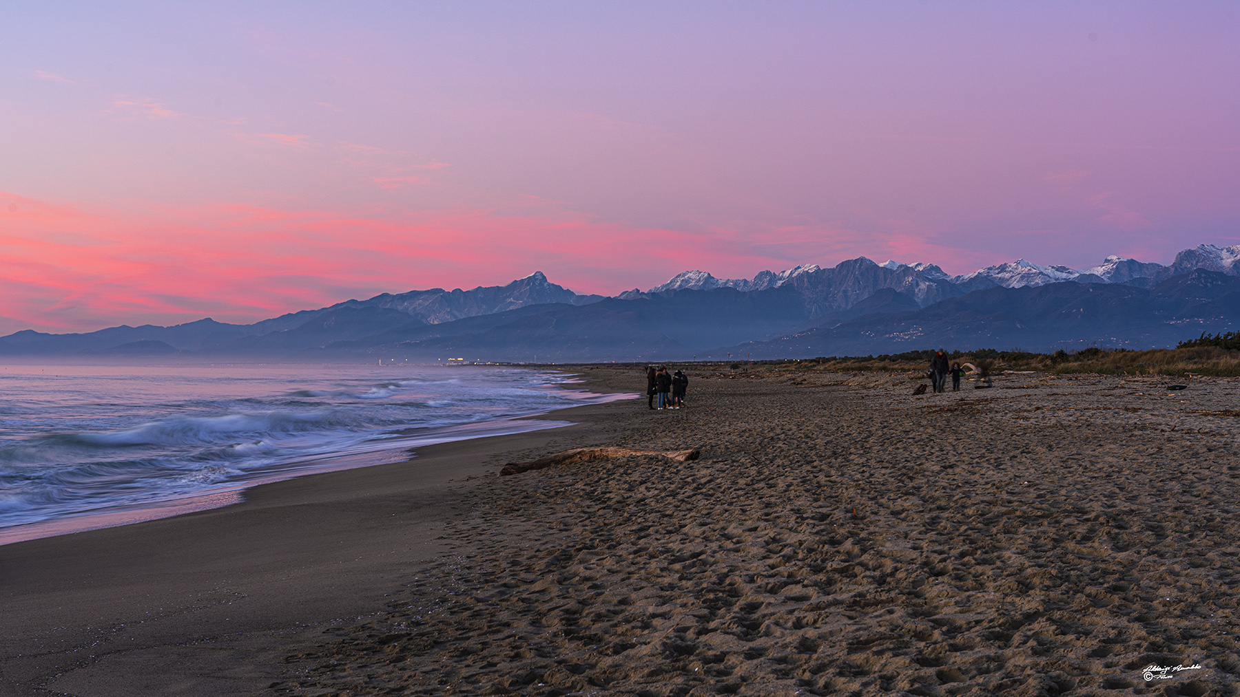 Le lontane Apuane...