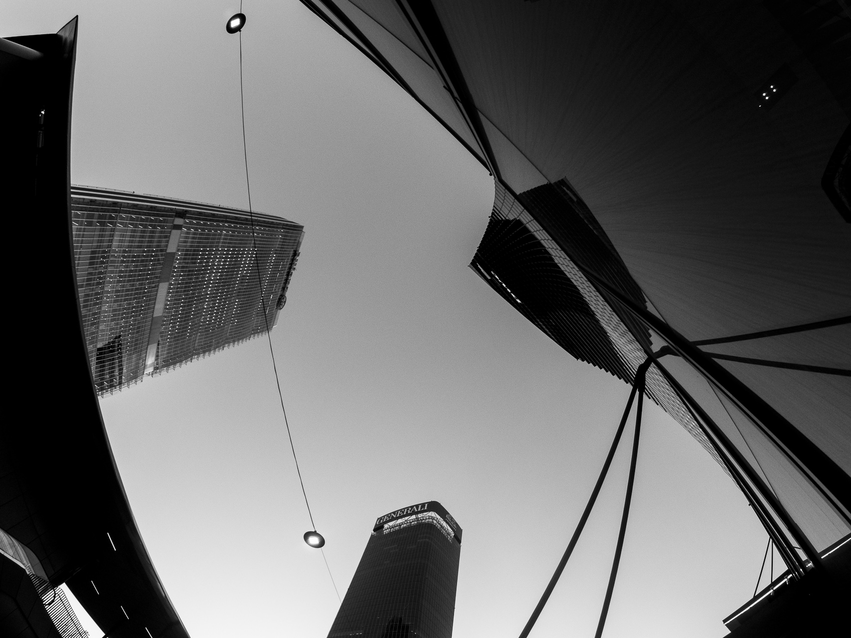 Tre torri e i lampioni volanti