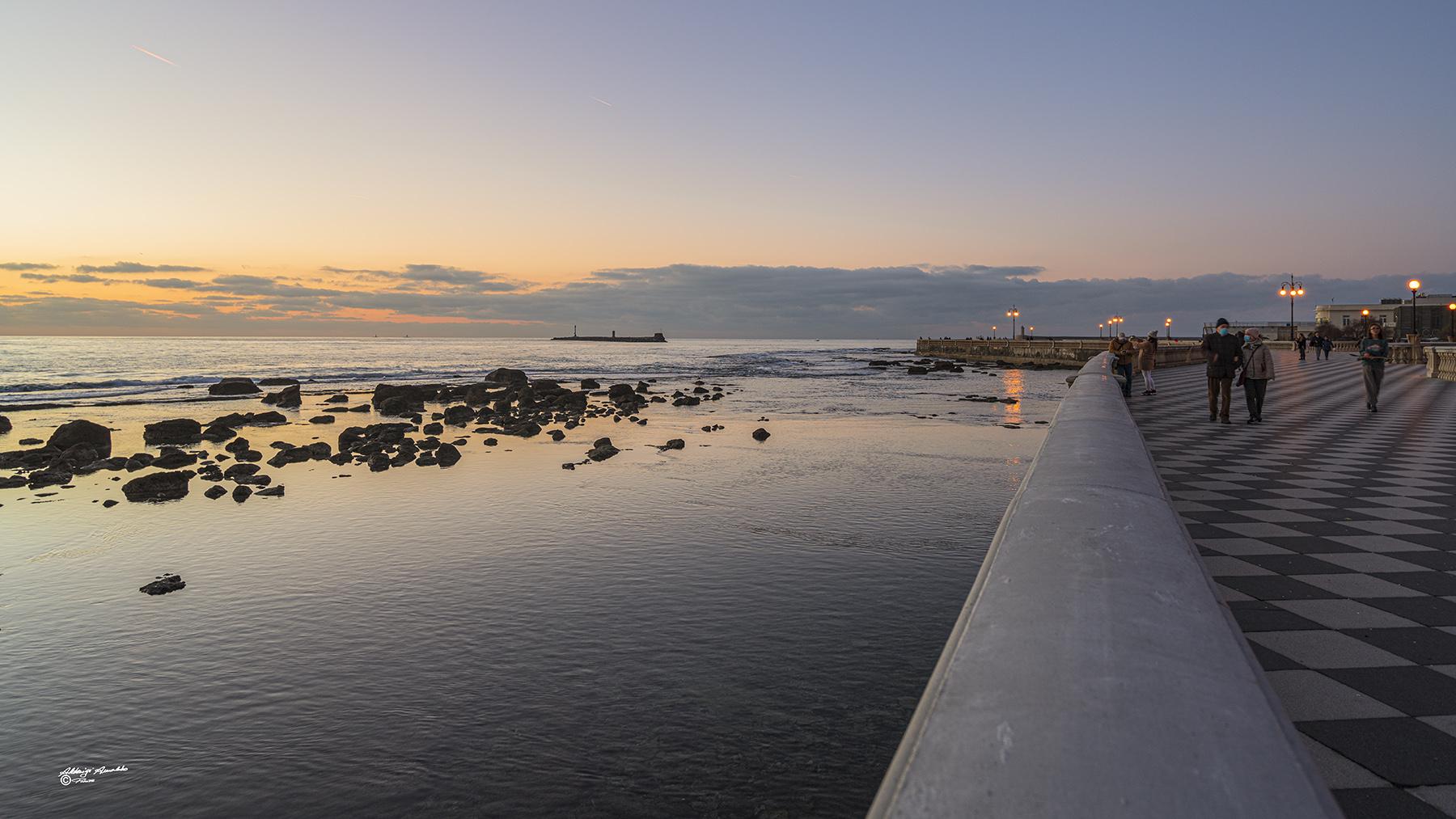 Passeggiando al tramonto sul lungomare.. P.Mascagni.