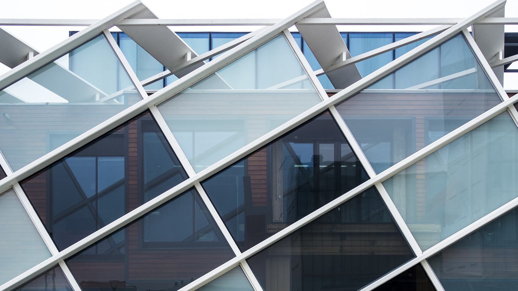 Diagonali trasparenti