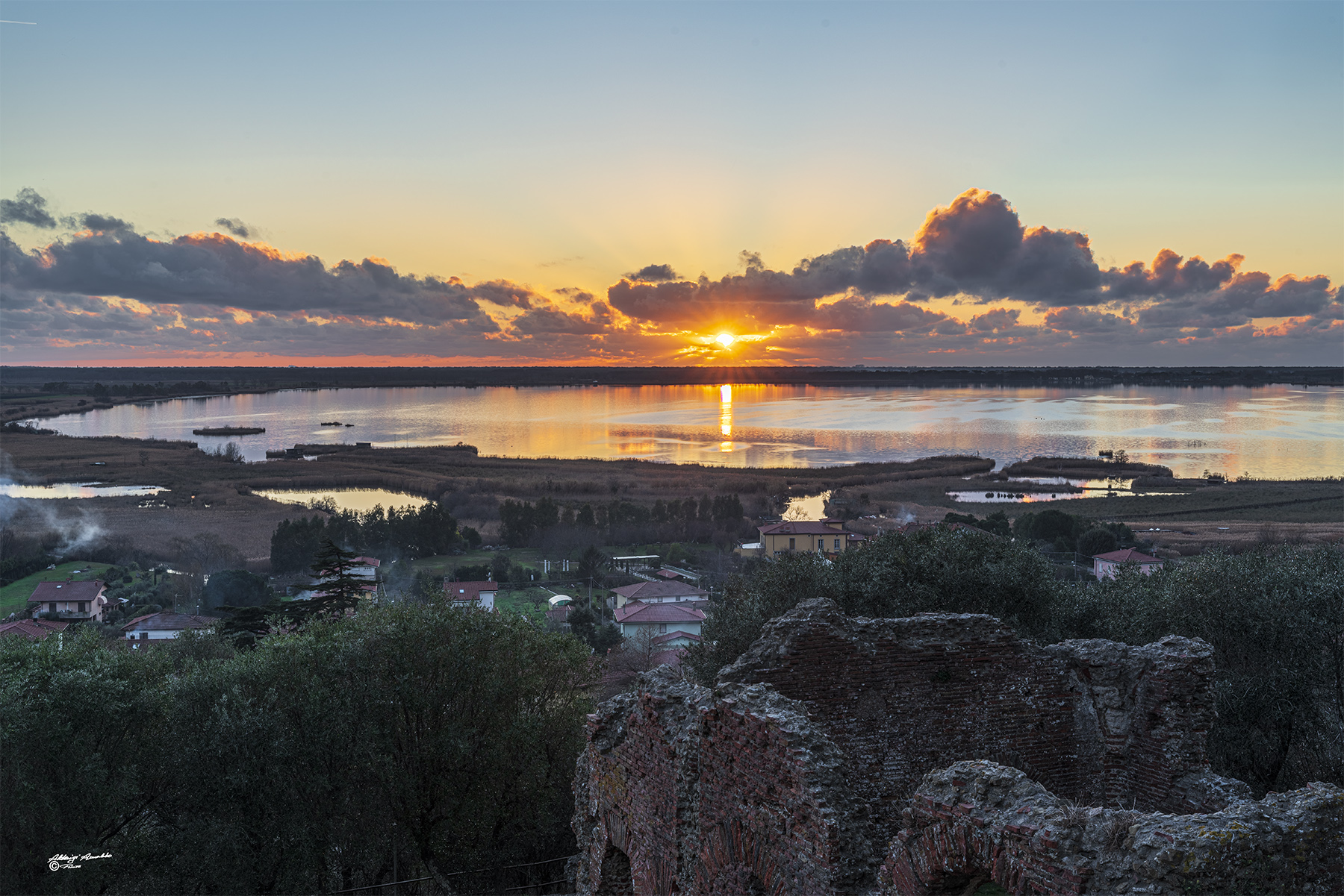Tramonto sul lago di Massaciuccoli.1