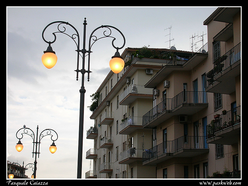 Lampioni accesi in citt�...