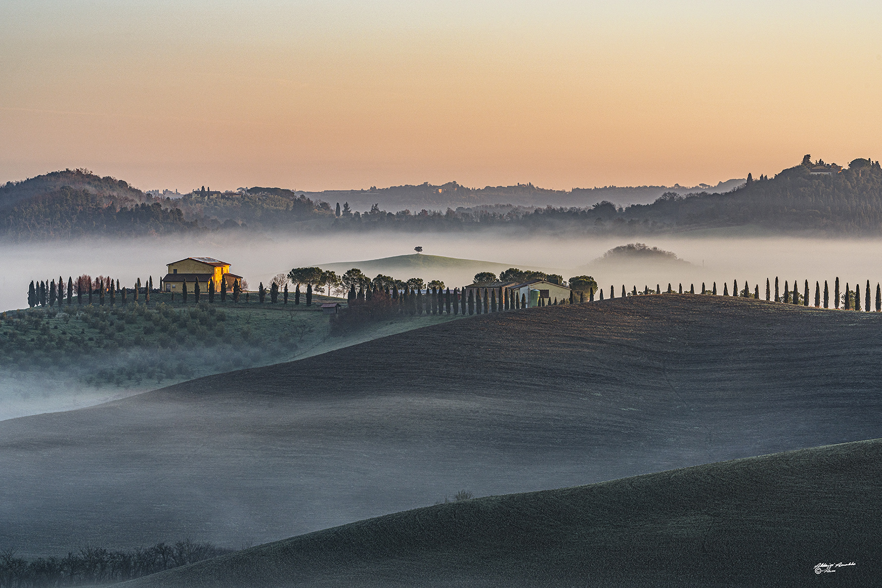 Nebbia al mattino nelle colline Toscane..
