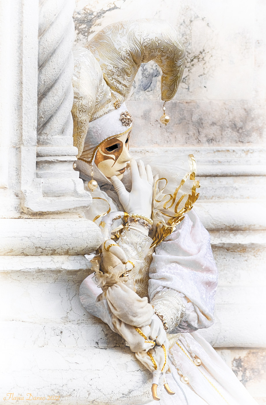 Carnevale in bianco e oro