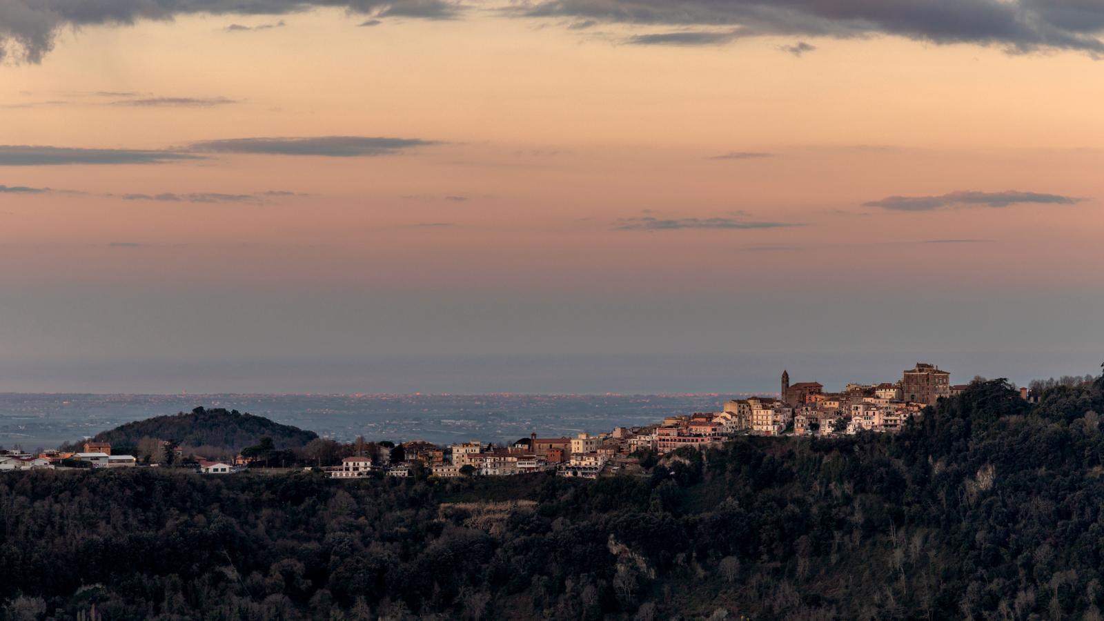Primi colori sulle colline